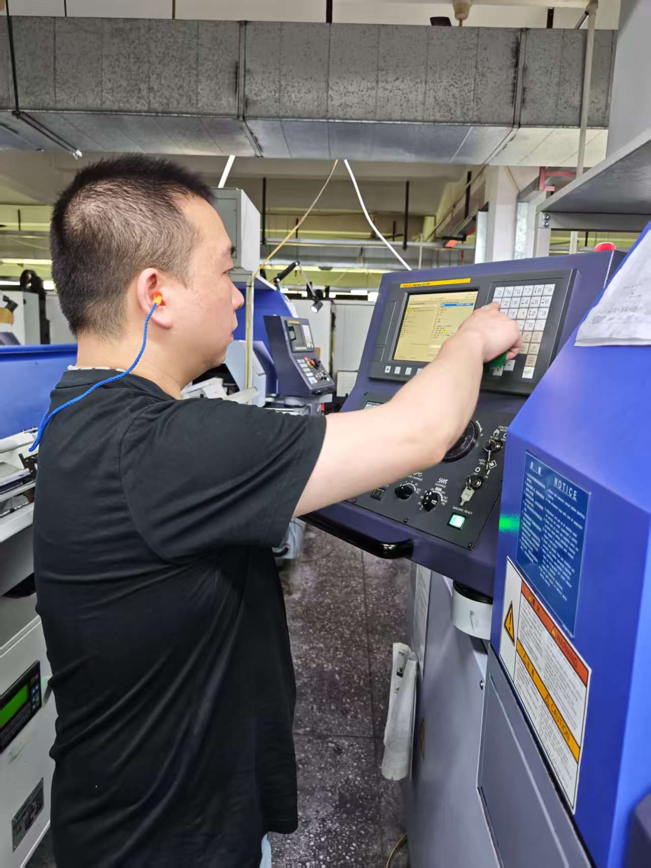 走心机大师傅：微观世界的匠心雕琢者